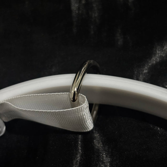 6. Clip your leash — detail